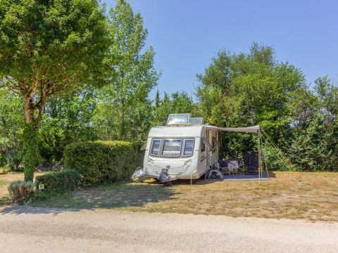 Emplacement - Emplacement Premium avec électricité 10A