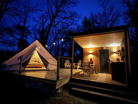 TENTE 2 personnes - Tente Nomade Insolite - 1 chambre - avec cuisine et sanitaire privé