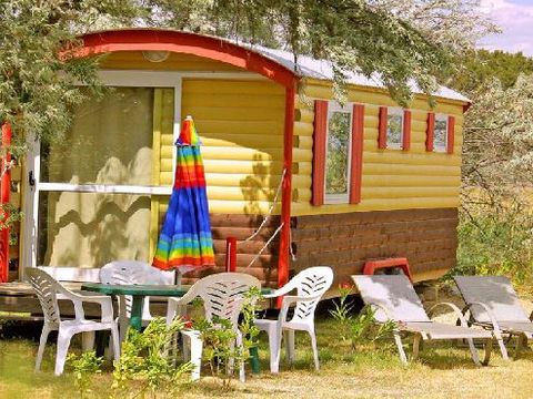 HÉBERGEMENT INSOLITE 4 personnes - Roulotte (sans sanitaires) HÉBERGEMENT INSOLITE 4 personnes - Roulotte (sans sanitaires)