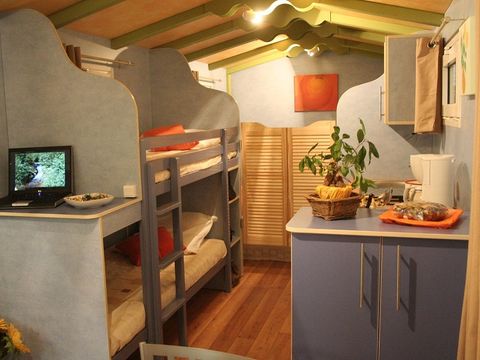 HÉBERGEMENT INSOLITE 4 personnes - Roulotte 1 Chambre 4 Personnes non sanitarisée HÉBERGEMENT INSOLITE 4 personnes - Roulotte 1 Chambre 4 Personnes non sanitarisée