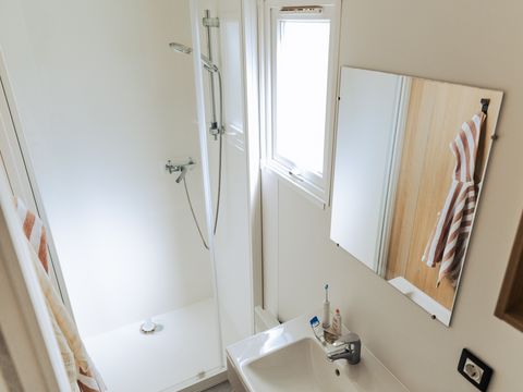 Mobilhome 4 personnes - DIM - LOISIR CONFORT 2ch/4p - 25m² - Terrasse couverte 4 pers