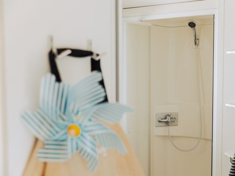 Mobilhome 4 personnes - LOISIR CONFORT 2ch/4p - 25m² - Terrasse intégrée 4 pers