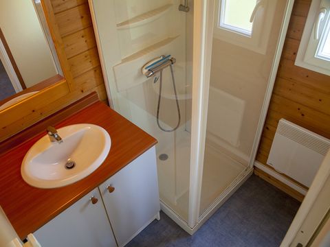 CHALET 5 personnes - Premium avec vue sur le Lac 34 m² 2 chambres