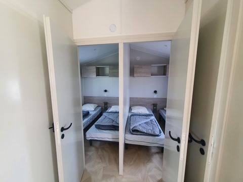 Mobilhome 4 personnes - Premium Natura - 3 chambres - 2 salles de bain -TV+lave-vaisselle avec terrasse - XXL - Vue mer