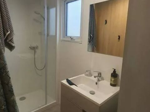 Mobilhome 4 personnes - Premium Natura - 3 chambres - 2 salles de bain -TV+lave-vaisselle avec terrasse - XXL - Vue mer