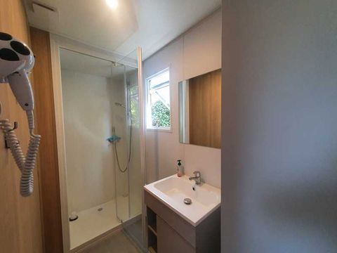 Mobilhome 4 personnes - Premium Natura - 3 chambres - 2 salles de bain -TV+lave-vaisselle avec terrasse - XXL - Vue mer