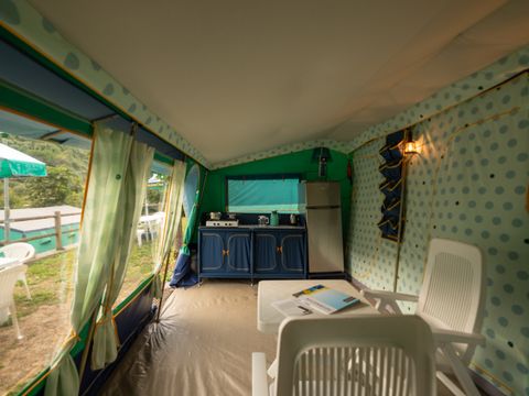 TENTE 6 personnes - Tente équipée NAVAJO (sans sanitaires)