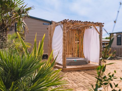 MOBILHOME 4 personnes - PALM 2ch avec SPA - quartier la Palmeraie