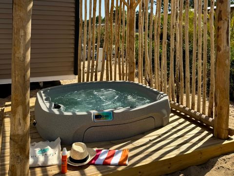 MOBILHOME 4 personnes - PALM 2ch avec SPA - quartier la Palmeraie