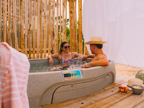 Mobilhome 6 personnes - VIP 3 chambres avec SPA + CLIM *Nouveauté 2026* – Pack VIP inclus (linge,tv,wifi…)