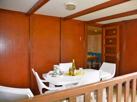 CHALET 6 personnes - Chalet 24m² - 2 chambres - sans sanitaires 2/6 pers.