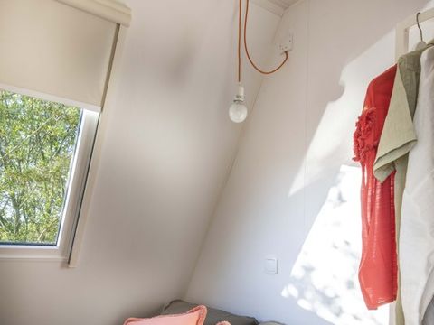 Tente en toile et en bois 4 personnes - Coco Chrono 20m² - 2 chambres avec sanitaire 1/4 pers