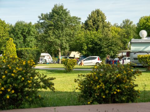 Emplacement - Forfait camping - Voiture - Électricité 10A)