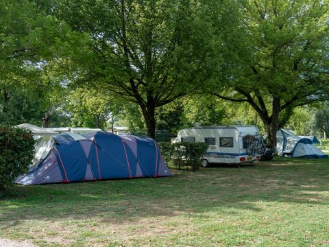 Emplacement - Forfait camping - Voiture - Électricité 10A)