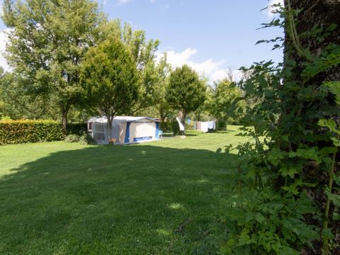 Emplacement - Forfait camping (emplacement + voiture + électricité 10A)