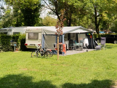 Emplacement - Forfait camping - Voiture - Électricité 10A)
