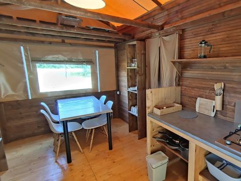 TENTE TOILE ET BOIS 4 personnes - Lodge Tribu (sans sanitaires)