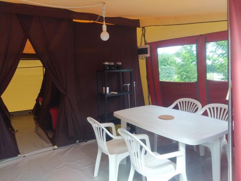 TENTE 4 personnes - Espace (sans sanitaires)