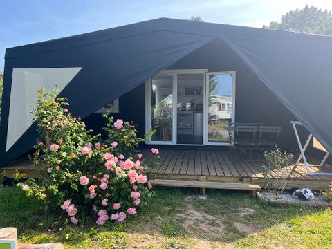 Tente en toile et en bois 4 personnes - Coco Salle d'O AVEC Sanitaire