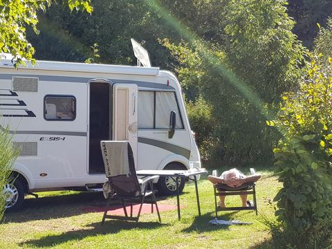 Emplacement - Emplacement Grand Confort 100 m² (Branchement Eau + Assainissement + Electrique 10 amp)