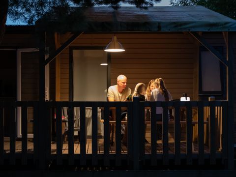 BUNGALOW 5 personnes - Chêne 28 m² avec terrasse bois semi-couverte