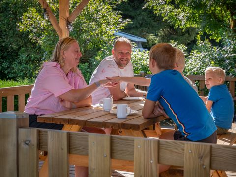 BUNGALOW 5 personnes - Chêne 28 m² avec terrasse bois semi-couverte