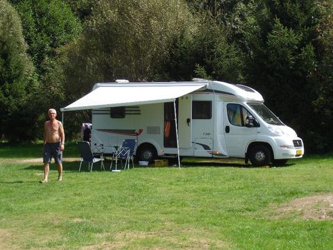 Emplacement - Emplacement Grand Confort XL 120-150 m² (Branchement Eau + Assainissement + Electrique 10 amp)