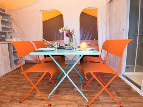 Tente en toile et en bois 4 personnes - Lodge Masaï