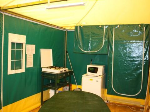 TENTE 5 personnes - Tente meublée Kiwi 25 m² + terrasse 9 m² + auvent 5 pers