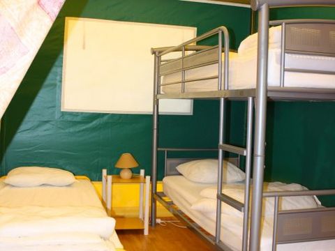 TENTE 5 personnes - Tente meublée Kiwi 25 m² + terrasse 9 m² + auvent 5 pers