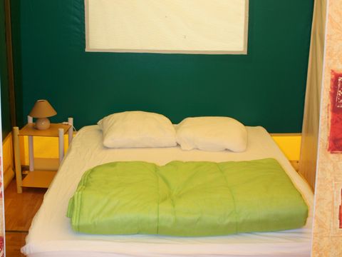 TENTE 5 personnes - Tente meublée Kiwi 25 m² + terrasse 9 m² + auvent 5 pers