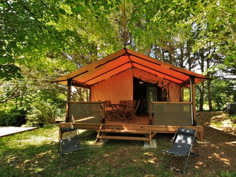 Tente en toile et en bois 5 personnes - Tente Lodge Victoria 30 m² avec salle de bain - terrasse couverte 5 pers