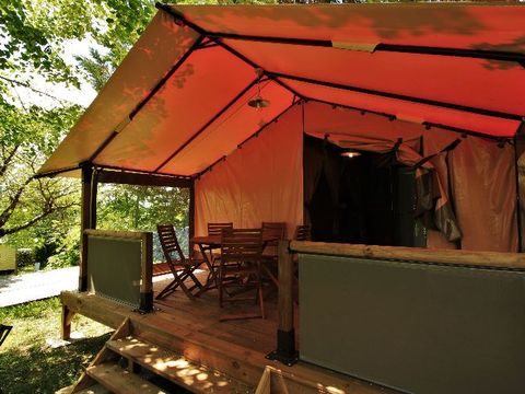 Tente en toile et en bois 5 personnes - Tente Lodge Victoria 30 m² avec salle de bain - terrasse couverte 5 pers