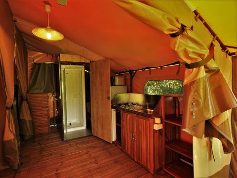 Tente en toile et en bois 5 personnes - Tente Lodge Victoria 30 m² avec salle de bain - terrasse couverte 5 pers