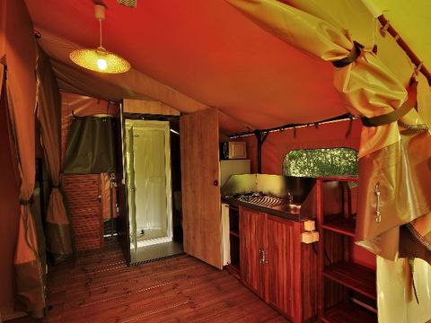 Tente en toile et en bois 5 personnes - Tente Lodge Victoria 30 m² avec salle de bain - terrasse couverte 5 pers
