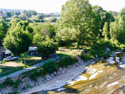 Emplacement - FORFAIT CONFORT( 1 tente, 1 caravane ou 1 camping car + 1 voiture+ èlectricité 10A)