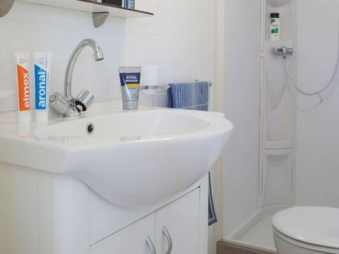 BUNGALOW 6 personnes - Mobil-home | Comfort | 2 Ch. | 4/6 Pers. | Terrasse surélevée | Clim.