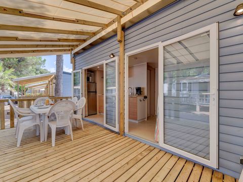 BUNGALOW 6 personnes - Mobil-home | Comfort | 2 Ch. | 4/6 Pers. | Terrasse surélevée | Clim.