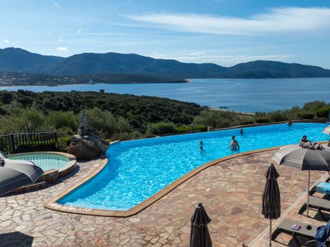 CHALET 5 personnes - Chalet CLASSIQUE - 2 chambres. 4 chalets (A01 à A04)