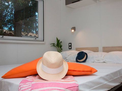 MOBILHOME 6 personnes - Mobile-home | Premium | 3 Ch. | 6 Pers. | Terrasse surélevée | Clim.