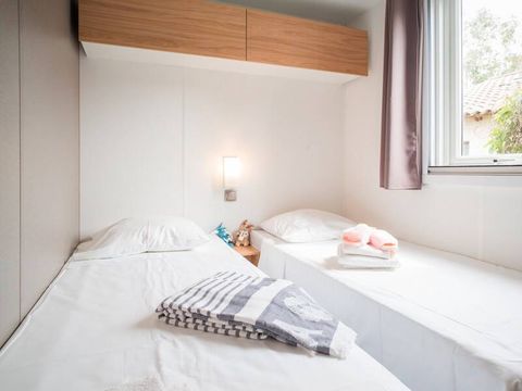 MOBILHOME 8 personnes - Mobil-home | Ultimate | 3 Ch. | 6/8 Pers. | Terrasse surélevée | 2 SDB | Clim.