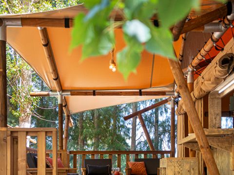 Bungalow toilé 6/7 personnes - Luxury Lodge - 2 chambres - Clic clac dans le salon