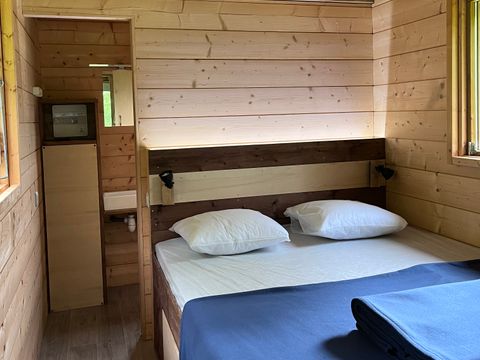 Hébergement 2 personnes - La roulotte 1 chambre avec sanitaires