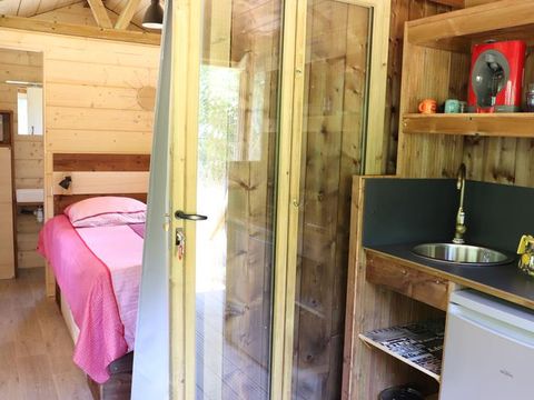 Hébergement 2 personnes - La roulotte 1 chambre avec sanitaires