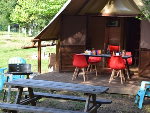 Tente en toile et en bois 6 personnes - LA TENTE DU TRAPPEUR HABITAT