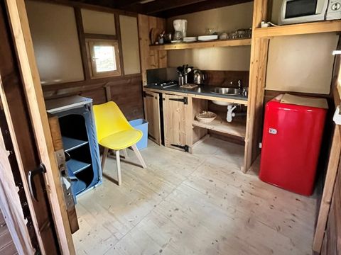 Tente en toile et en bois 6 personnes - LE NID ECOLODGE AVEC COUCHAGES EN ETAGE