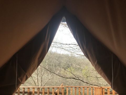 Tente en toile et en bois 6 personnes - LE NID ECOLODGE AVEC COUCHAGES EN ETAGE