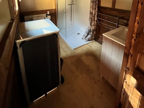 Tente en toile et en bois 6 personnes - LE NID ECOLODGE AVEC COUCHAGES EN ETAGE