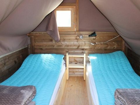 Tente en toile et en bois 6 personnes - LE NID ECOLODGE AVEC COUCHAGES EN ETAGE