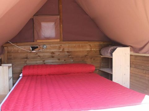 Tente en toile et en bois 6 personnes - LE NID ECOLODGE AVEC COUCHAGES EN ETAGE